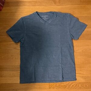 Banana Republic Men’s V-Neck T-Shirt in Slate Blue